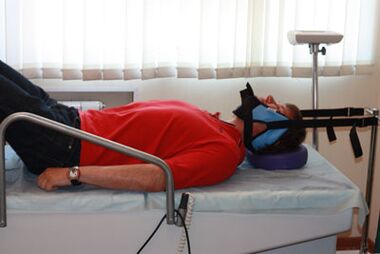 Méthode de traitement par traction de l'ostéochondrose de la colonne vertébrale